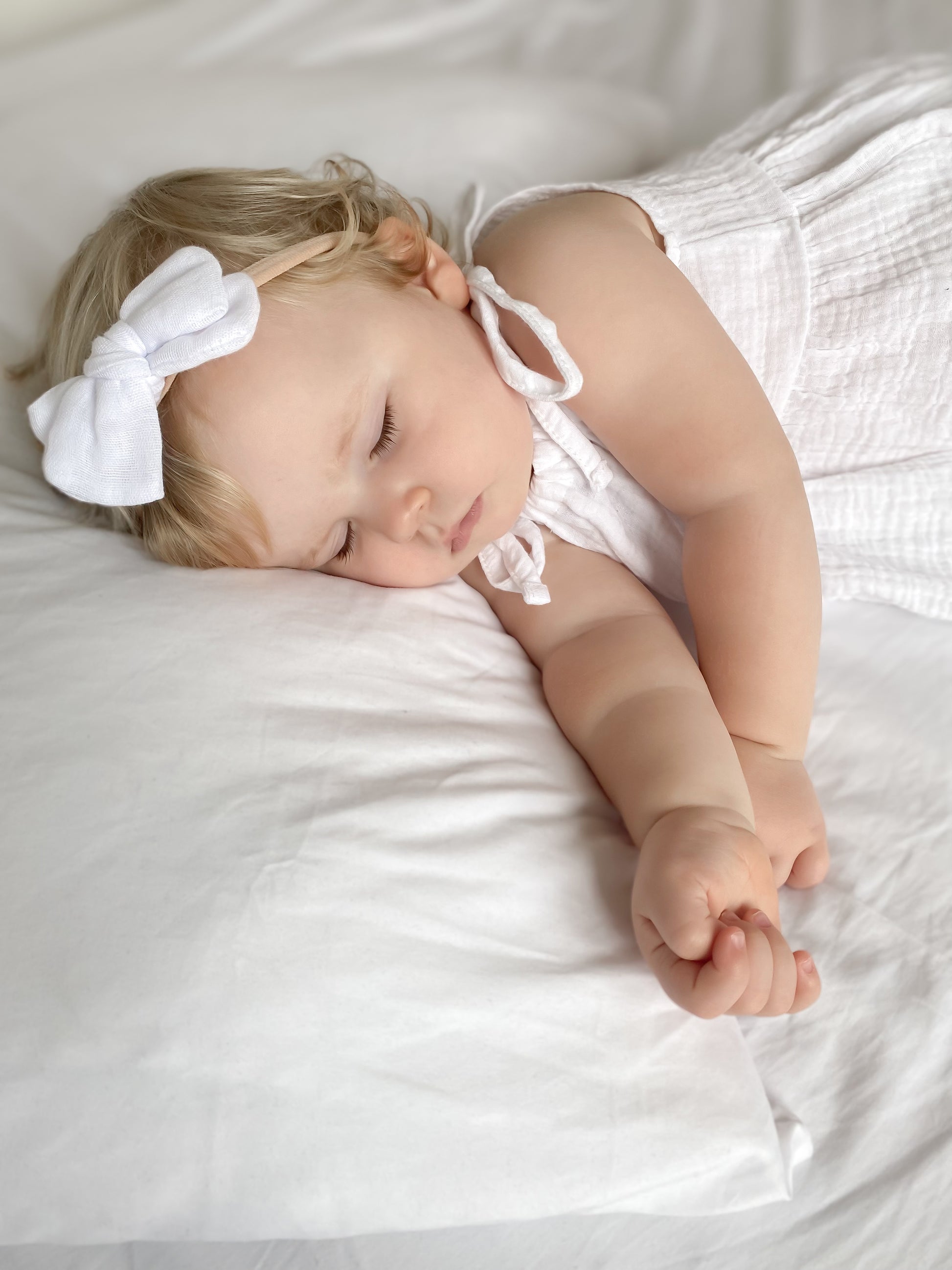 Baby girl bow headband | white