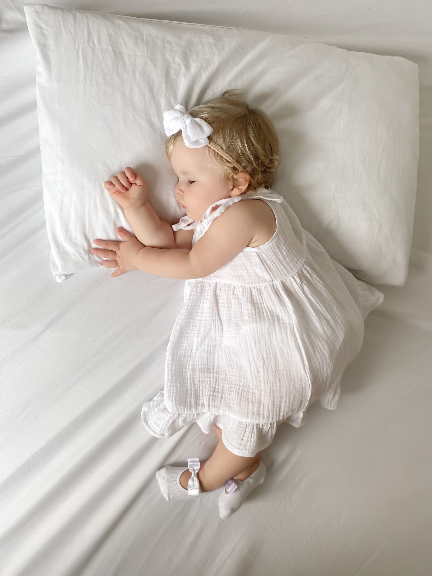 baby ballet socks with bow | white