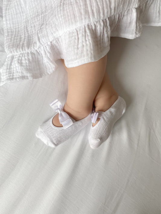 baby ballet socks with bow | white