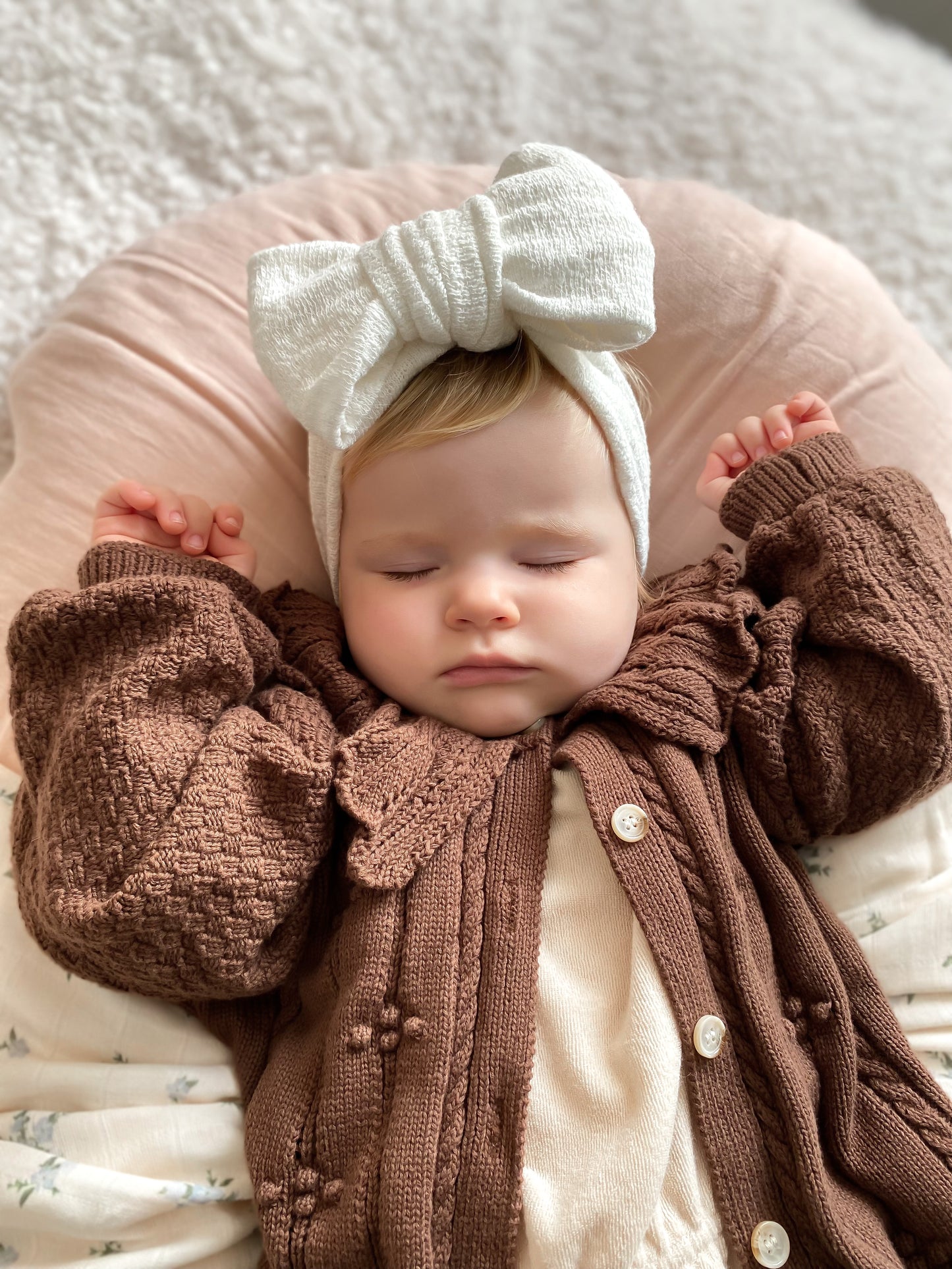 Baby girl oversized bow headband | white