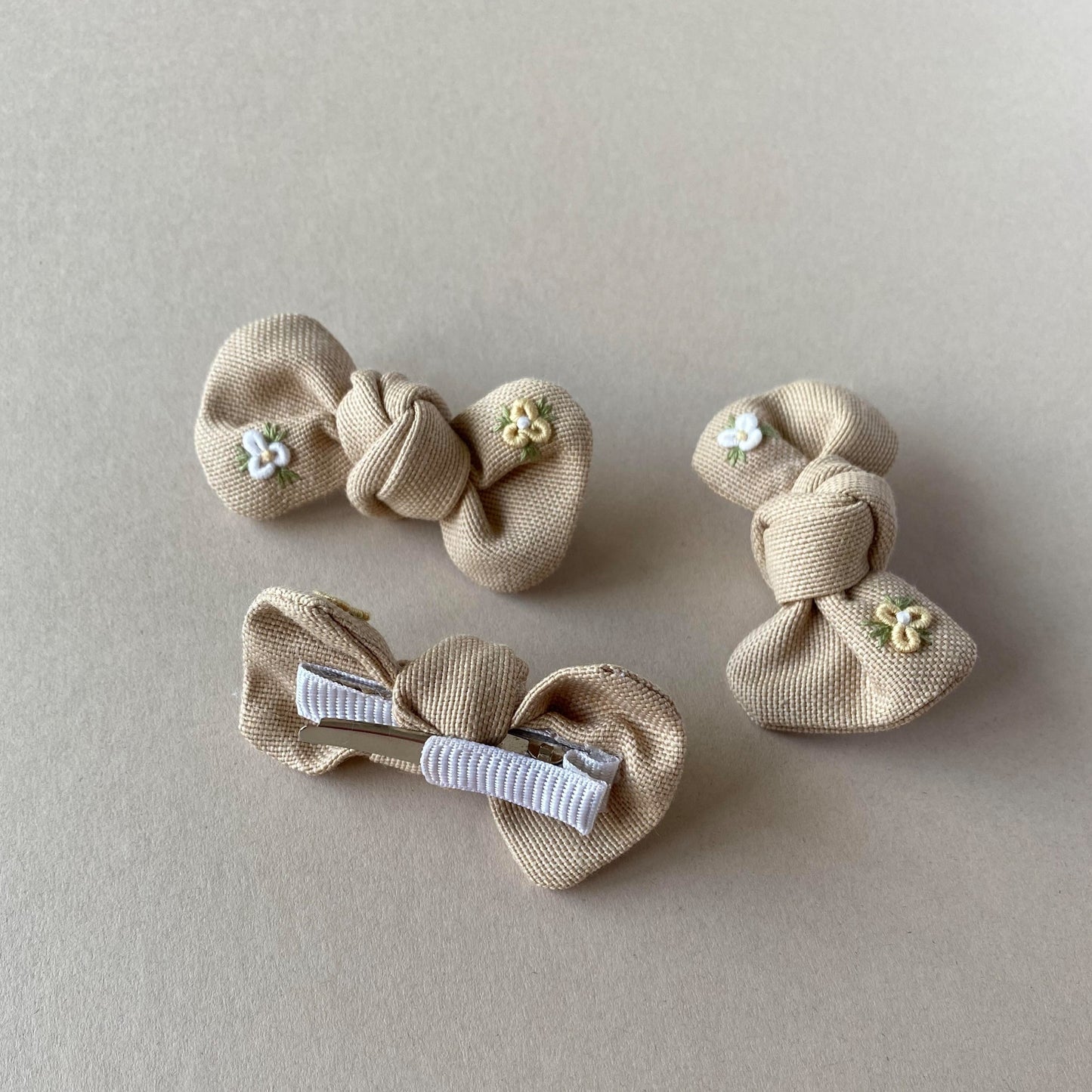 Embroidered Linen Bow | Hair Clip | Beige