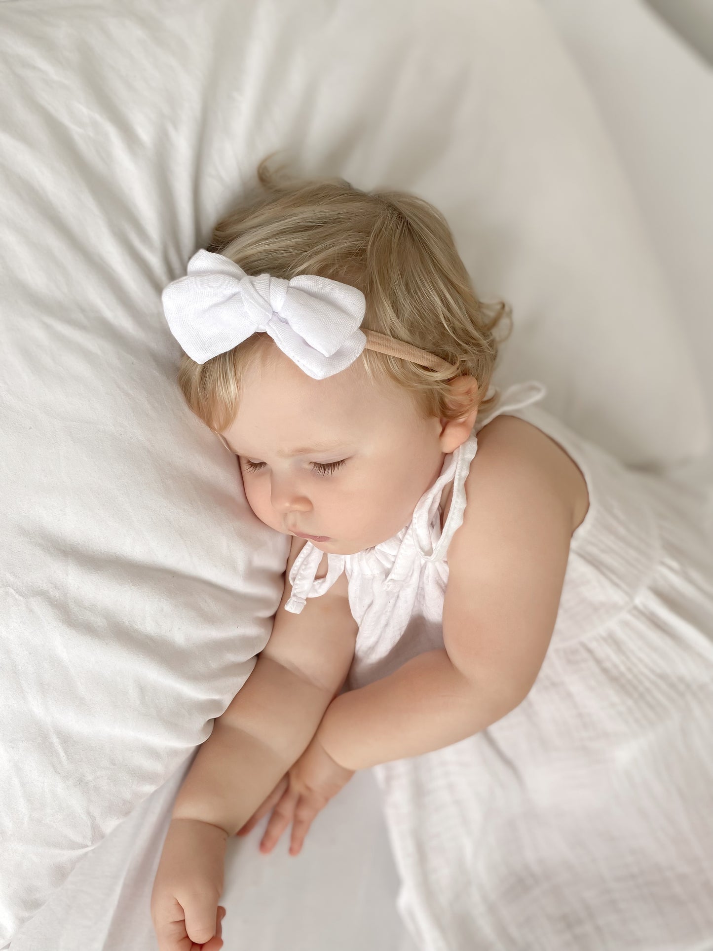Baby girl bow headband | white