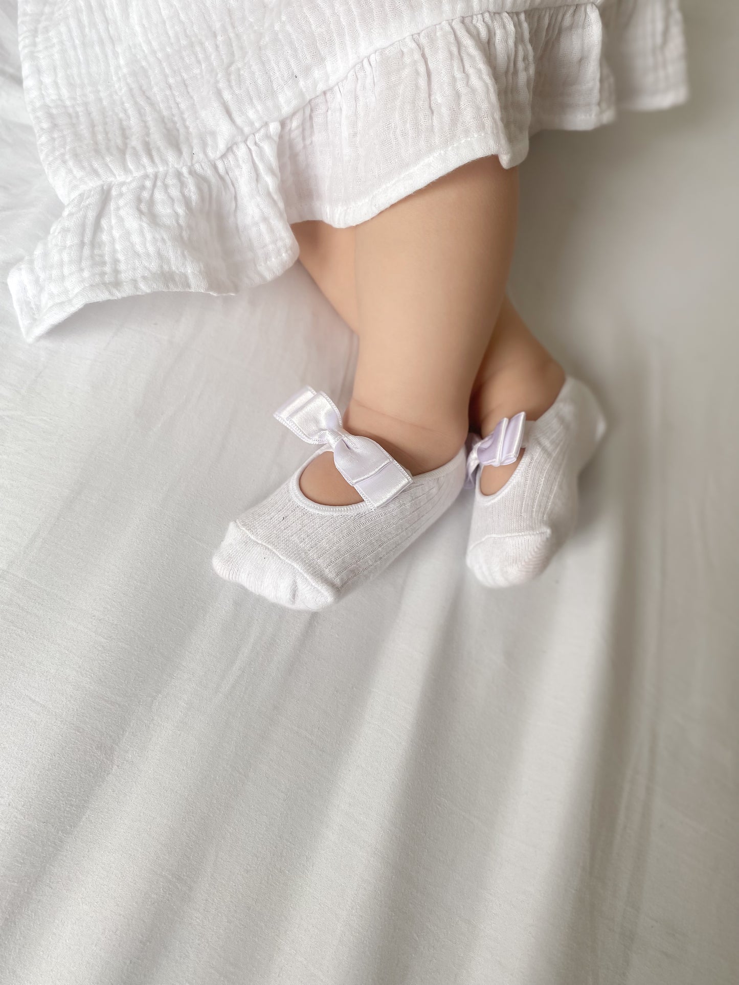 baby ballet socks with bow | white