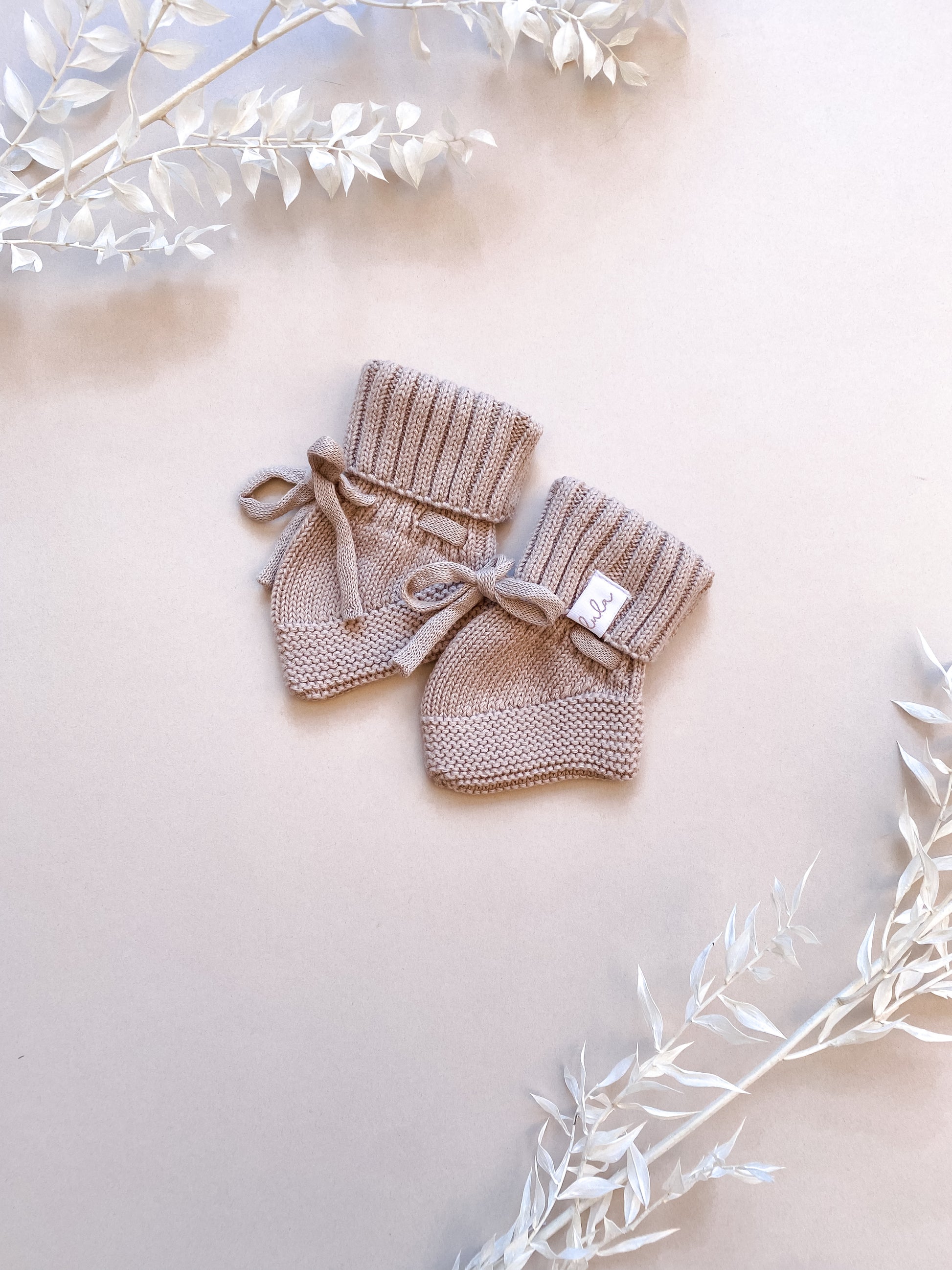 Chunky knit baby booties