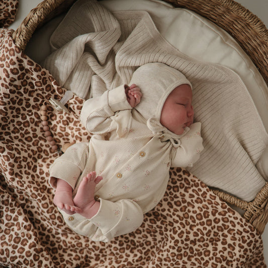 Mushie Ribbed Baby Bonnet - Ivory